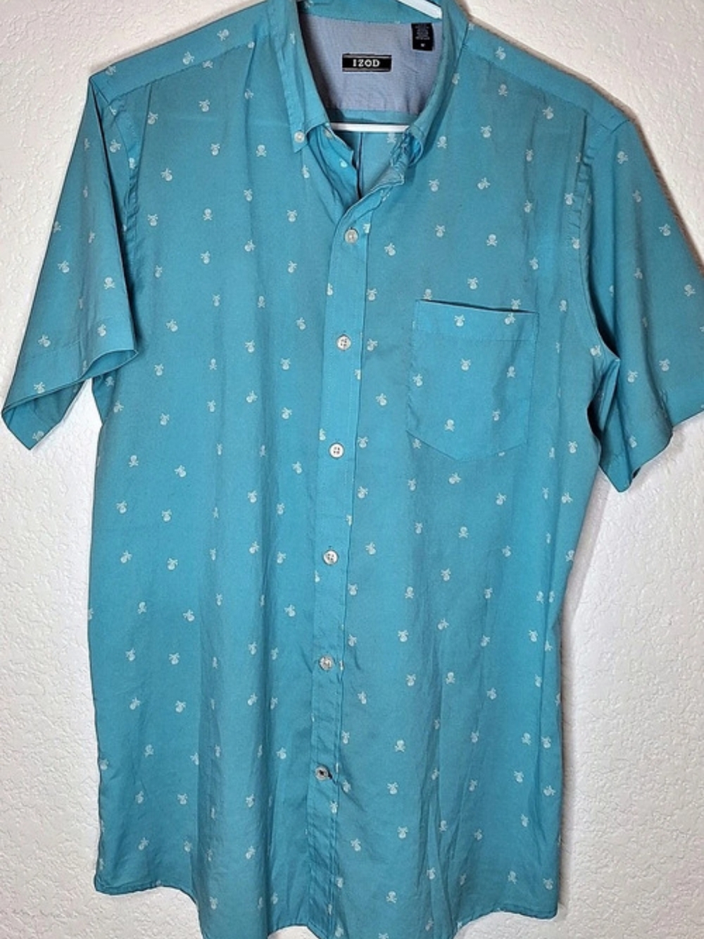 IZOD Short Sleeve Skull and Crossbones Print Button-Down Shirt Blue Medium